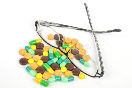 药品和眼镜图片