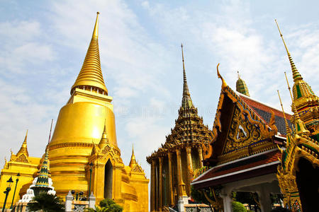 泰国湄南河宝塔。