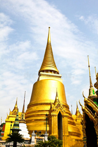 泰国湄南河宝塔。