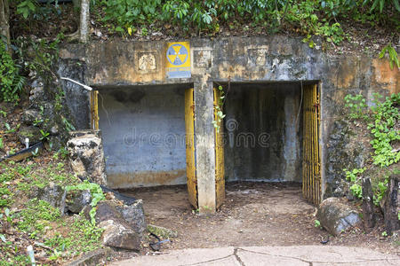 避难所在加泰罗尼亚语中的比利牛斯 西班牙风雨中的危机的避难所城市