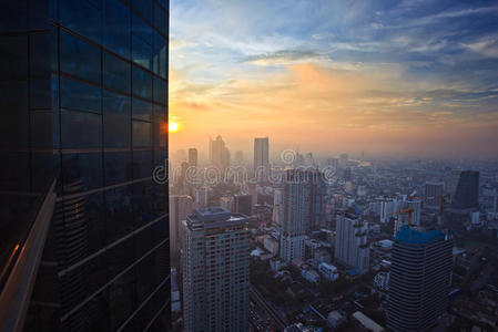 日落时分泰国中部城市景观