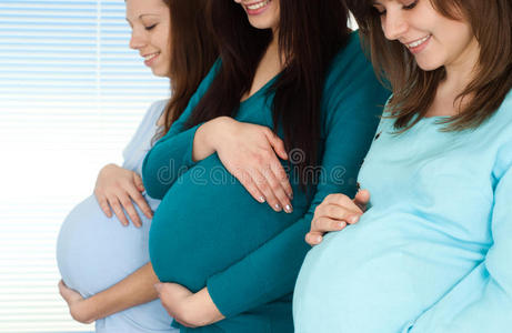 美丽的 婴儿 生活 起源 腹部 成人 母亲 期待 幸福 朋友