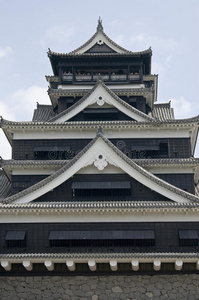 一座传统的日本城堡。