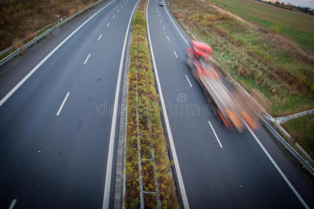 公路交通运动模糊卡车