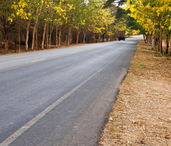 农村地区的道路。