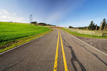 美丽的道路和天空