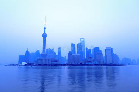 黎明的上海天际线