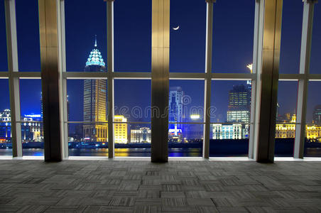 窗外的上海风光图片