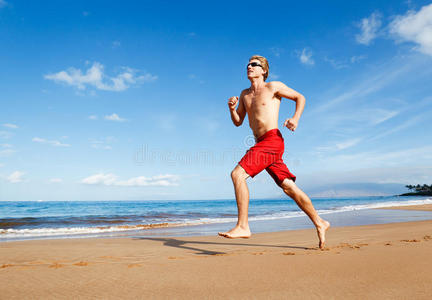 沙滩跑步者图片