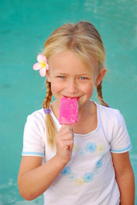粉红冰淇淋女孩