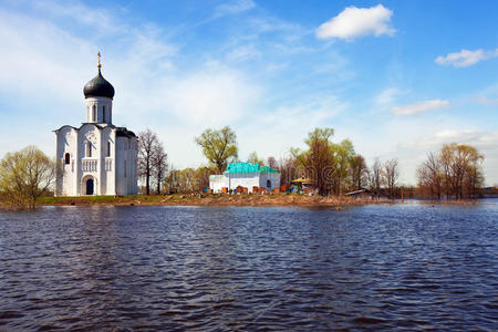 内尔河洪水代祷教堂图片
