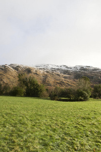爱尔兰落基山脉和田野雪景