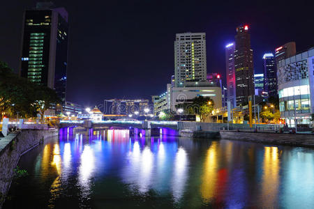 夜晚的新加坡天际线图片