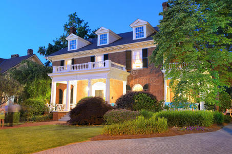房子晚上晚上的房子照片