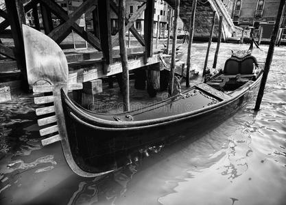 意大利威尼斯市一艘著名的平底船的照片