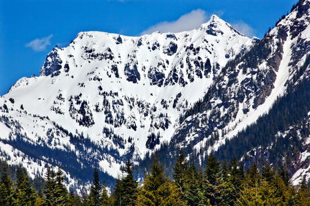 华盛顿州斯诺克尔梅雪山奇卡明峰