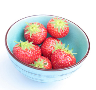 碗里放草莓
