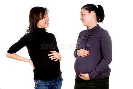 两个怀孕的女孩聊天