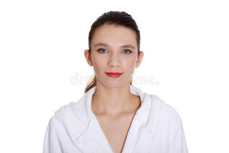 穿着浴衣的年轻美丽快乐的女人