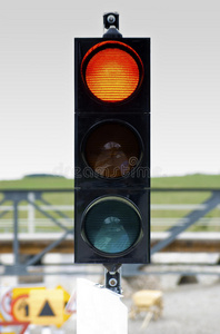 红绿灯显示黄灯图片
