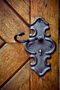 旧木门上的复古钥匙孔
