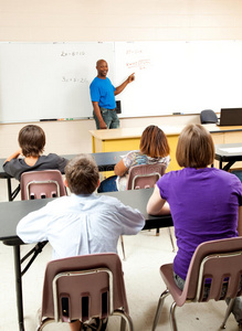 非裔美国教师与班级图片