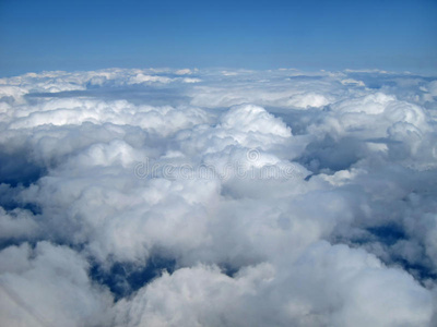 从半空中看景物与蓝天