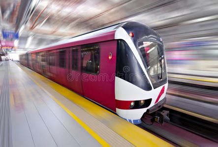 吉隆坡快速轻轨列车开行图片