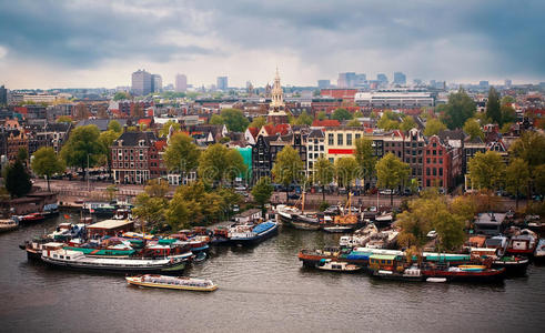 阿姆斯特丹的城市景观。荷兰