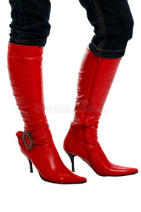 穿红靴子的女人的腿