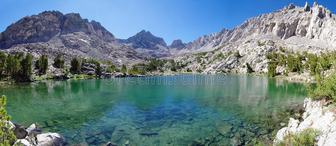 塞拉山湖全景