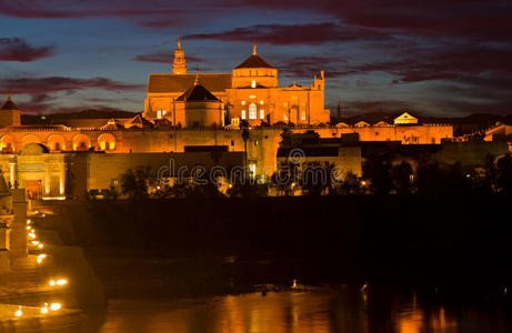 西班牙科尔多瓦夜间大教堂（mezquita）