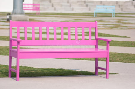 粉色街道椅