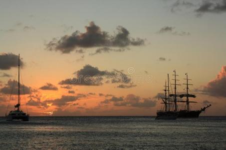 加勒比海日落与船