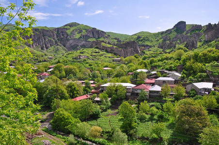 亚美尼亚斜坡上的房屋