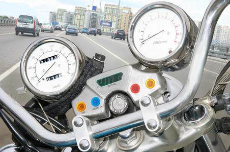 车速表和摩托车转速表