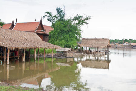 河边的泰国村庄