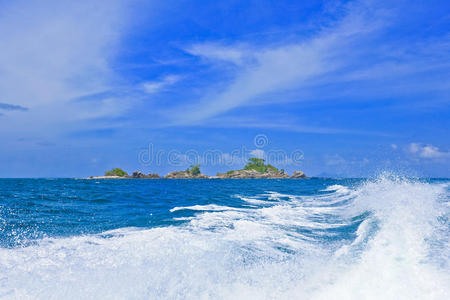 旅行 小山 海湾 波动 天空 泰国 热的 海滩 气泡 安达曼