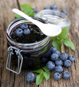 蓝莓果酱卷图片-蓝莓果酱卷素材-蓝莓果酱卷插画-摄图新视界