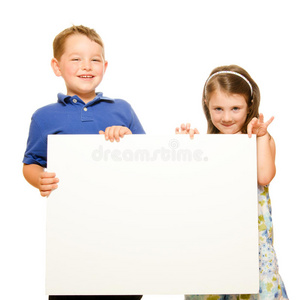 手握空白标志的儿童画像