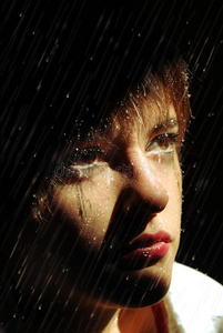 眼泪.哭泣的美丽女孩.漂亮的模特女人哭.