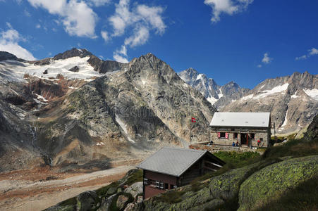 劳特拉尔小屋全景