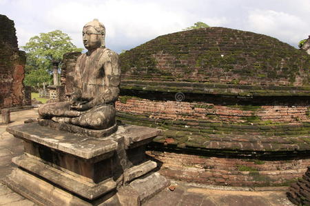 波隆纳鲁瓦古寺佛像