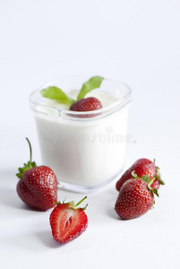 天然草莓酸奶