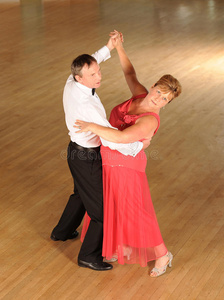 成熟情侣交谊舞照片