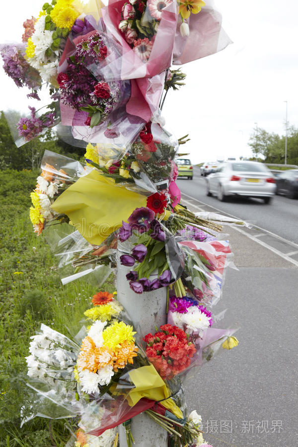 道路交通事故现场献花照片 正版商用图片0ltlre 摄图新视界