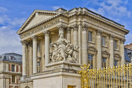 著名宫殿凡尔赛宫的正面图片