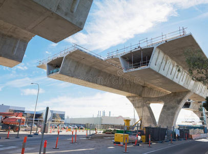 正在重建的道路