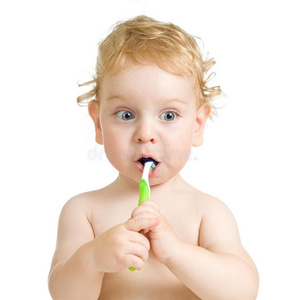 儿童刷牙洁白隔离