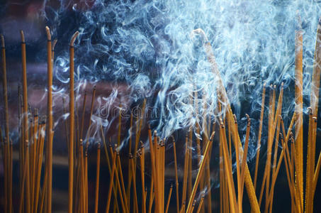 寺庙香火图片